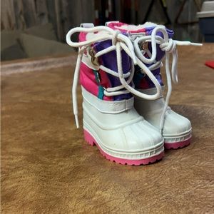 Selling baby snow boots. Variety of vibrant colors!